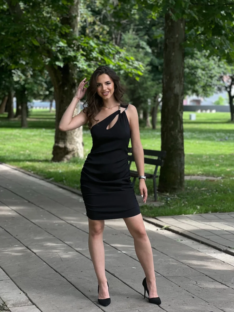Haljina crna na jedno rame ROM37046