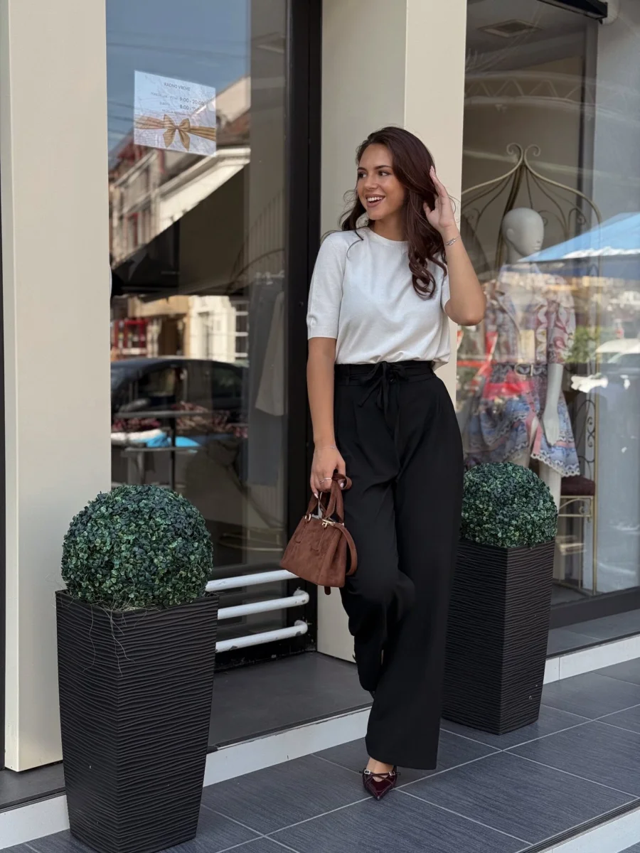 Pantalone crne sa faltama PN05380