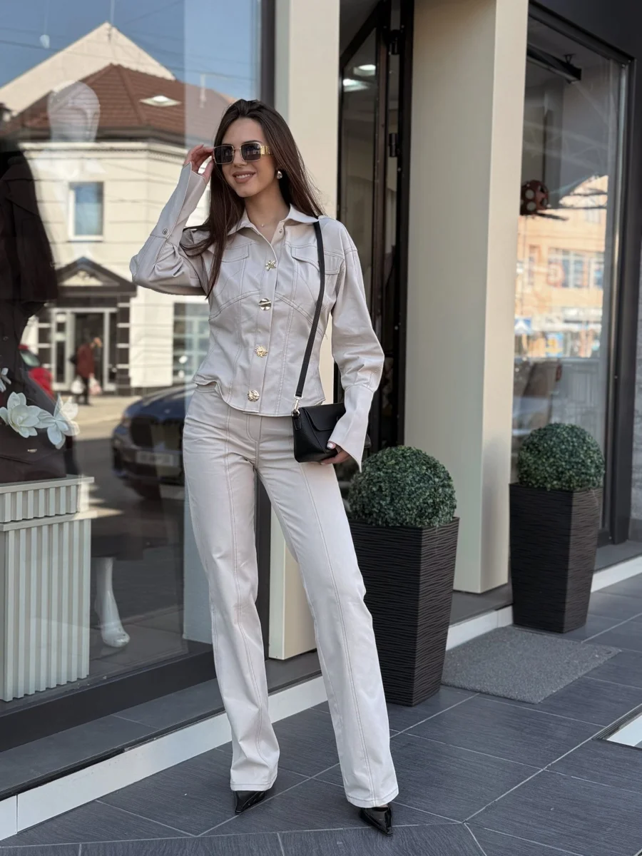Komplet bež jaknica i pantalona EVK62934